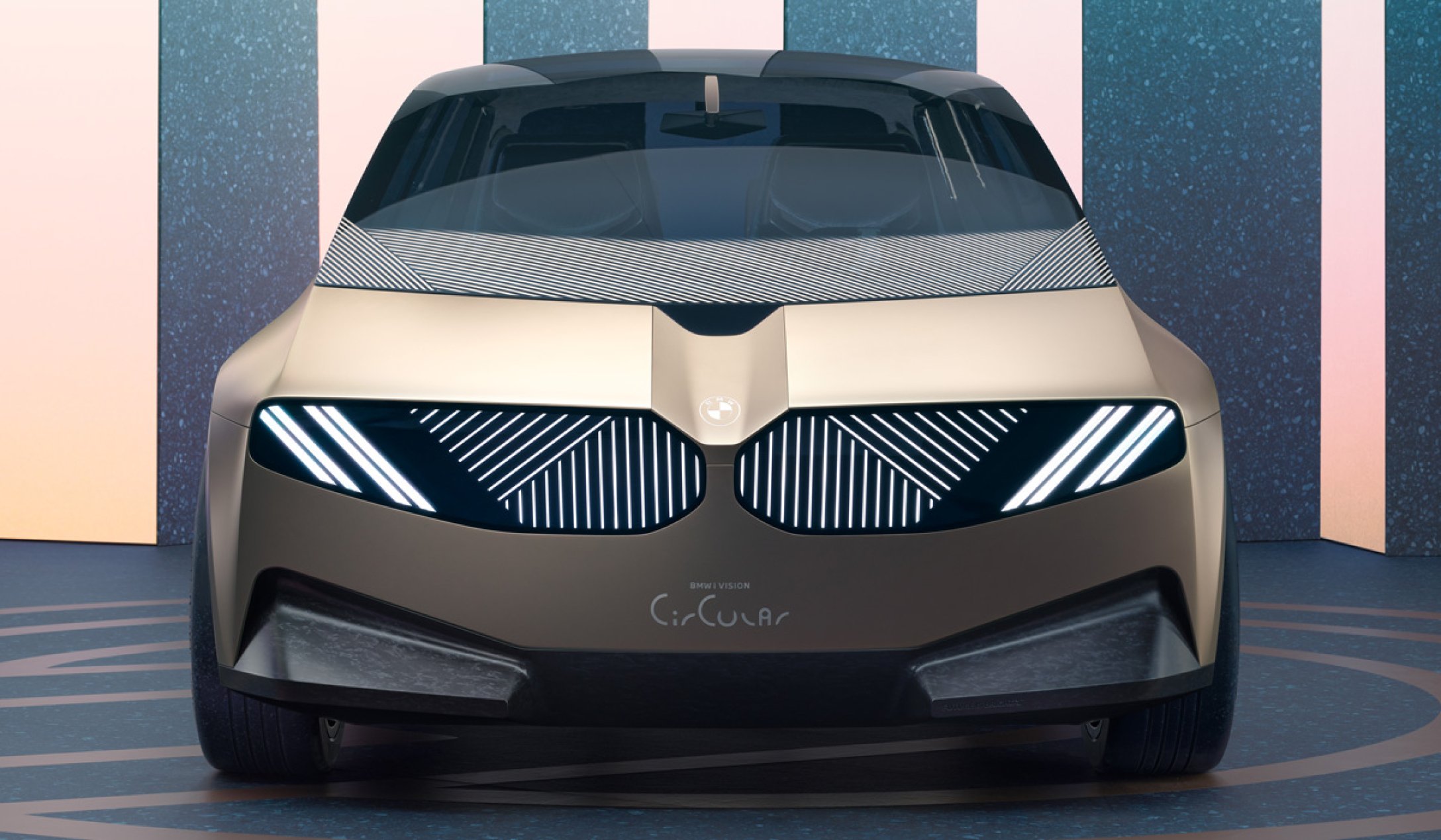 Компания BMW представила своё видение автомобилей будущего. Они будут сделаны из мусора (ВИДЕО)