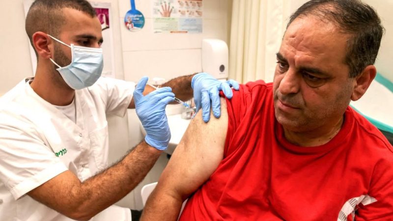 Израиль стал мировым флагманом по массовой вакцинации по уважительной причине