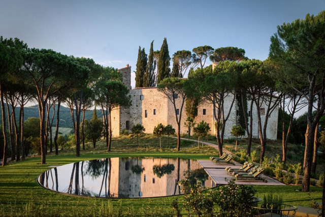 В Италии появился новый отель Castello di Reschio, находящийся в старинном замке. ФОТОрепортаж