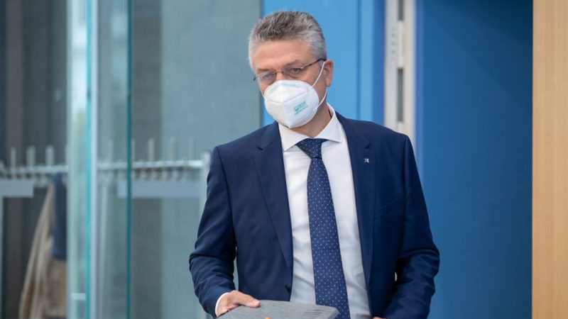 Глава РКИ Вилер: “Угрозы смерти массово растут”