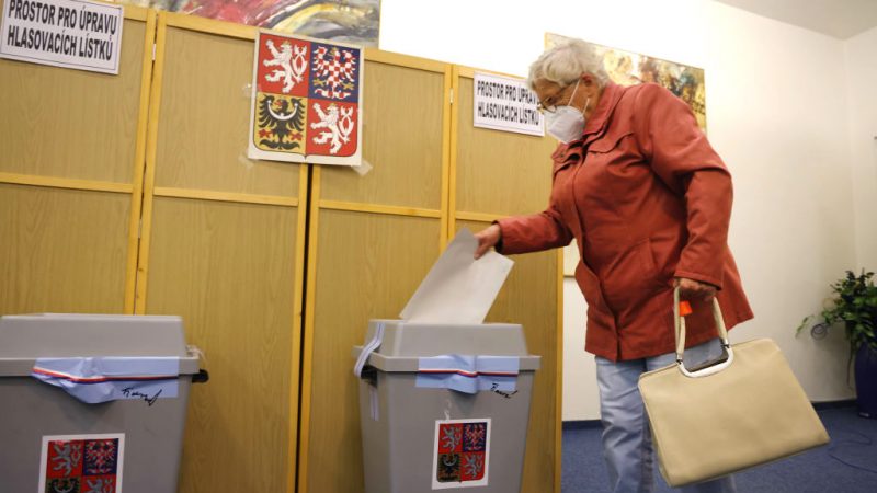 Вперше після закінчення Другої світової війни комуністи більше не будуть представлені в парламенті Праги