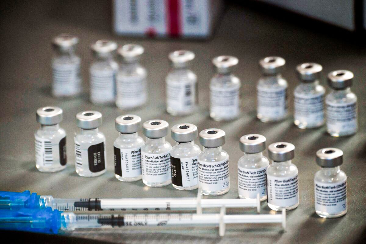 Covid-19: Дослідник розкрив інформацію про проблеми з достовірністю даних у випробуванні вакцини компанії Pfizer