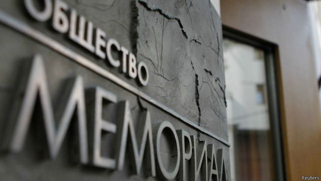 Верховный суд России ликвидировал международный “Мемориал” (ВИДЕО)