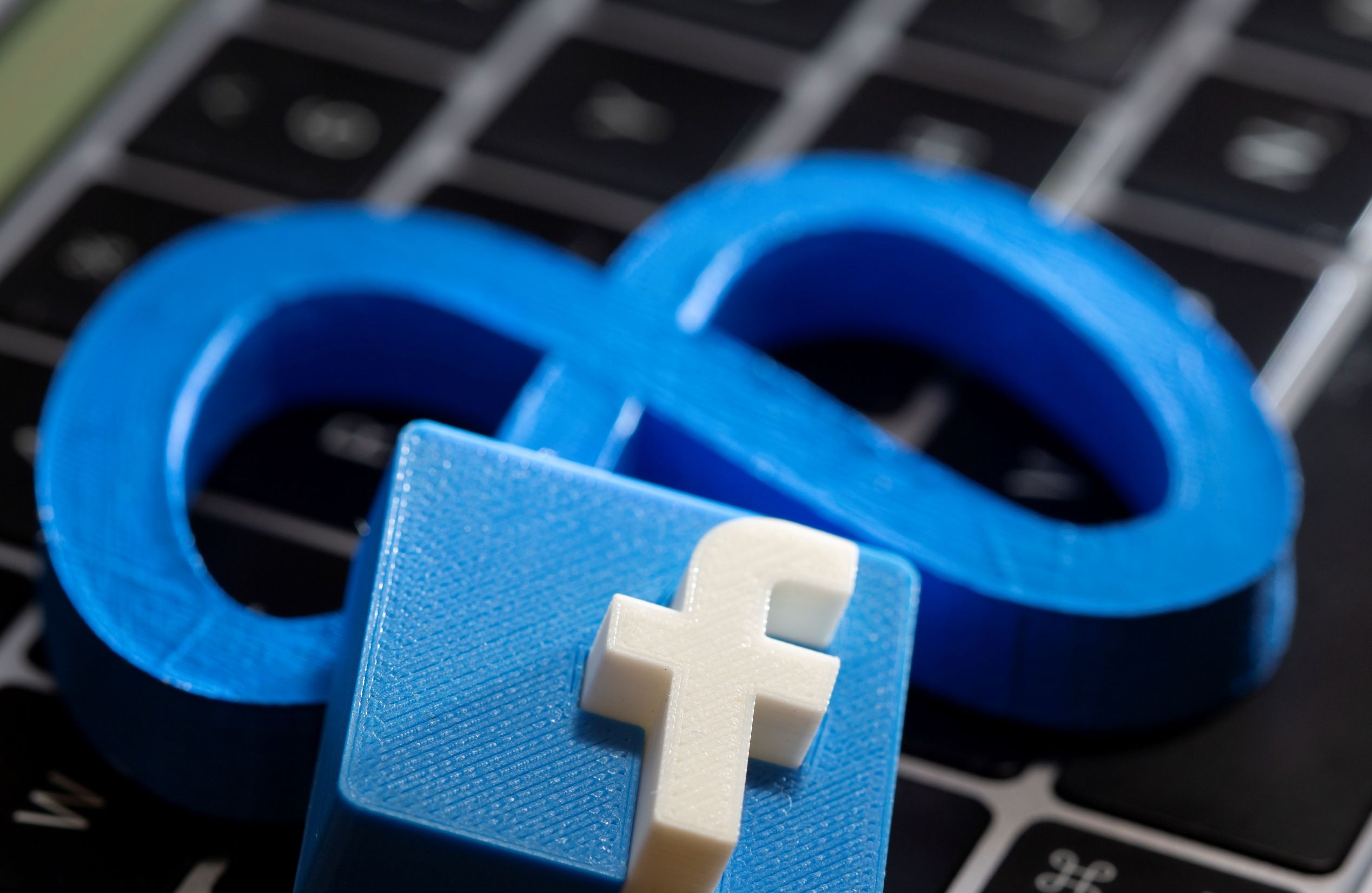 Британский регулятор требует от Facebook продать сервис Giphy