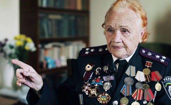 98-летняя женщина попросила оружие, чтобы защитить свою страну от российских захватчиков