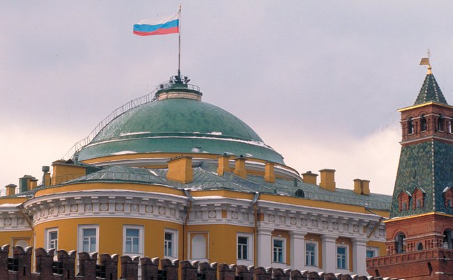 Росія закликала країни Балтії захистити посольства після того, як трьох дипломатів побили на вулиці