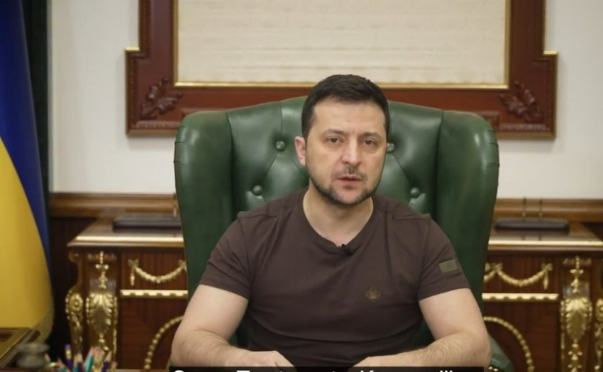Президент поговорив телефоном з Папою Римським, попросивши його виступити посередником у конфлікті з Росією