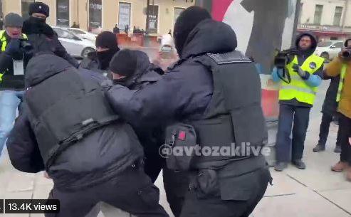 МВС Росії закликають російську поліцію збирати валізи. Їх відправлять до України?