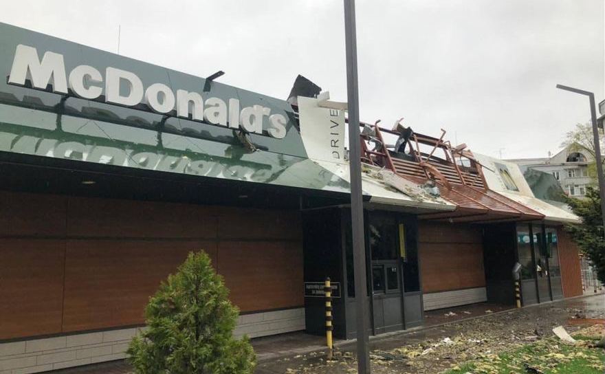 Месть McDonald’s: россияне разрушили ресторан в Харькове