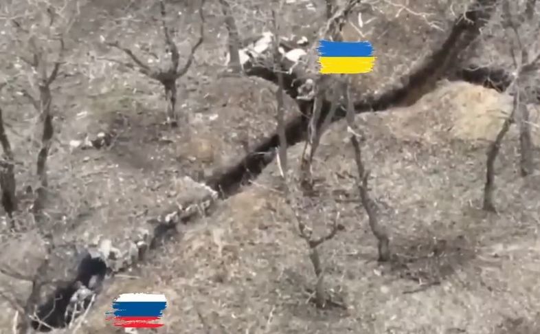 Відео засвідчило героїзм українського солдата, який сам боровся в окопах до останнього