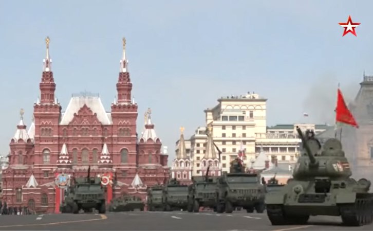 Путин играет мускулами: ядерное оружие России прошло по Красной площади
