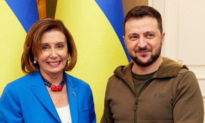 Пелосі після візиту в Україну: Не лякайтеся хуліганів. Якщо вони погрожують, не можна відступати