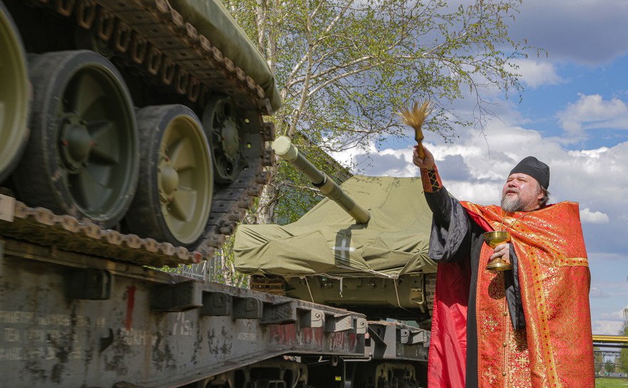 Російський протоієрей освятив танки “Прорыв” перед посиланням в Україну