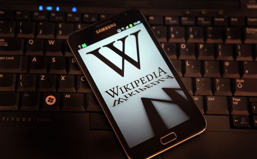 Кремль воюет с Википедией. На запрос об удалении «дезинформации» о войне Википедия ответила отказом