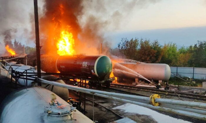 В оккупированном Донецке вспыхнул сильный пожар на нефтебазе – СМИ