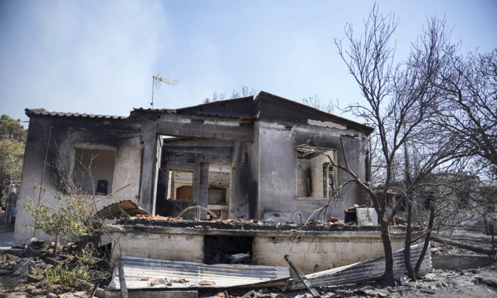 Пожарные разрывы остановили пожар на греческом острове
