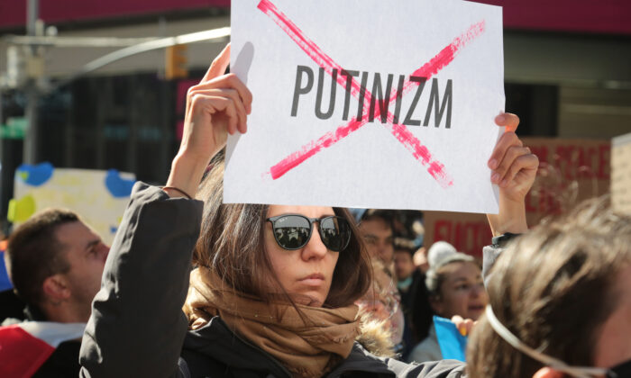 anti-putin-rally-nyc-10-700x420