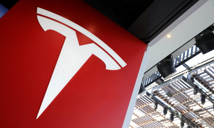 Немецкая группа потребителей подала иск против Tesla из-за проблем с конфиденциальностью и рекламы CO2