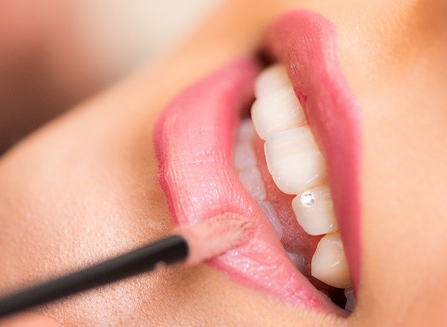 lipstick-gcc01dba39_640