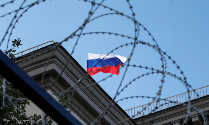 Російські опозиціонери: “Те, що зараз відбувається в Росії, ─ це тотальний страх. Країна ─ це величезна в’язниця”