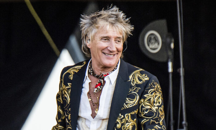 rod_stewart_battery_charge_21295594149576_e1634977313795_700x420