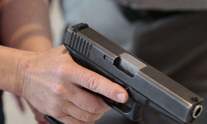 gun-in-hands-700x420