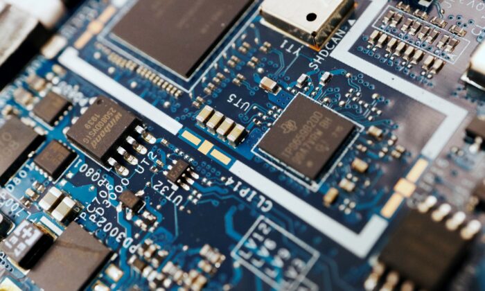 semiconductor-chips-700x420