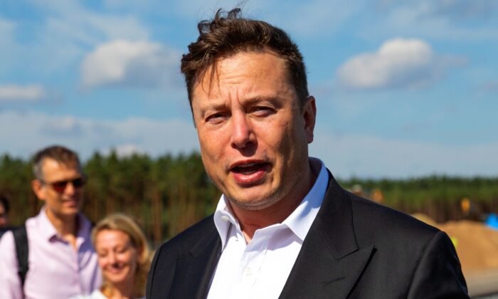 tesla-head-elon-musk-700x420