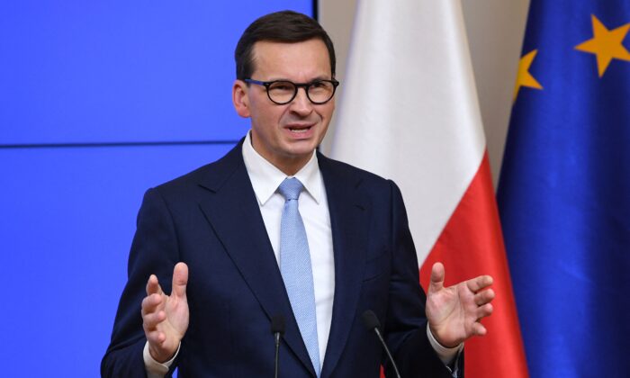 Прем’єр-міністр Польщі попросив Німеччину надіслати Україні всю зброю, включаючи танки