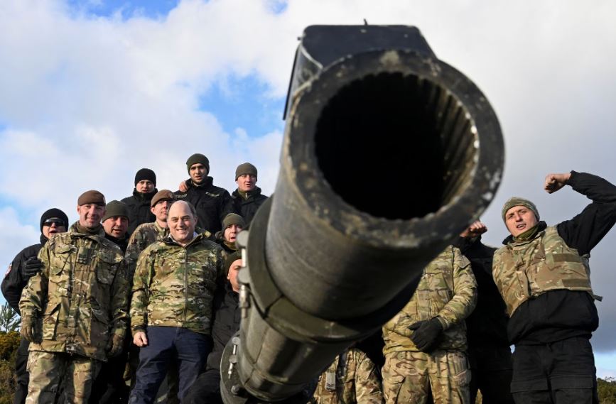 Уоллес посетил обучающихся в Британии украинских солдат