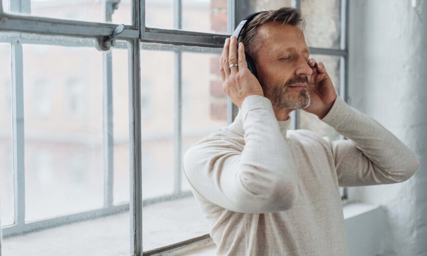 listening-to-music-870x522