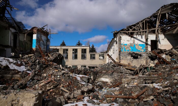 ukraine-damaged-building-1-700x420