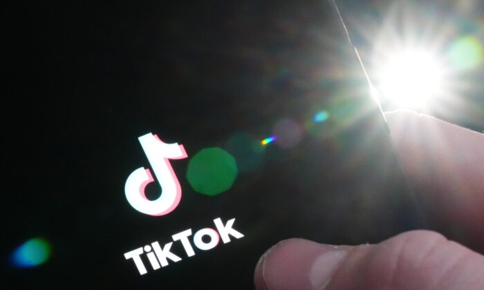 Великобритания запрещает использовать TikTok на правительственных телефонах