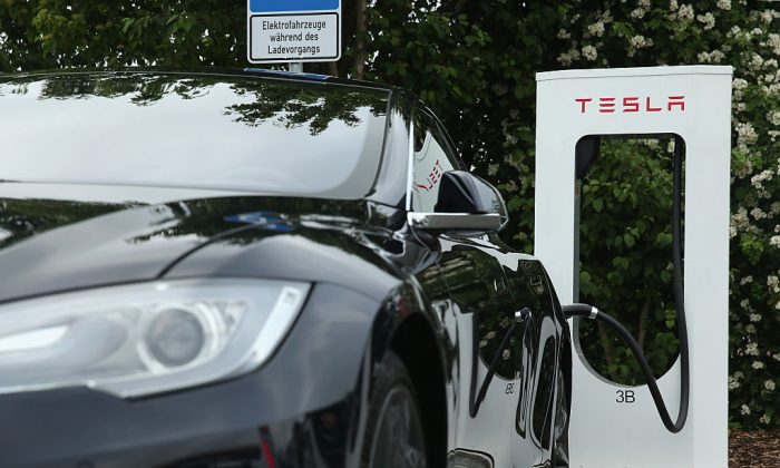 tesla-lowers-price-on-vehicles-700x420