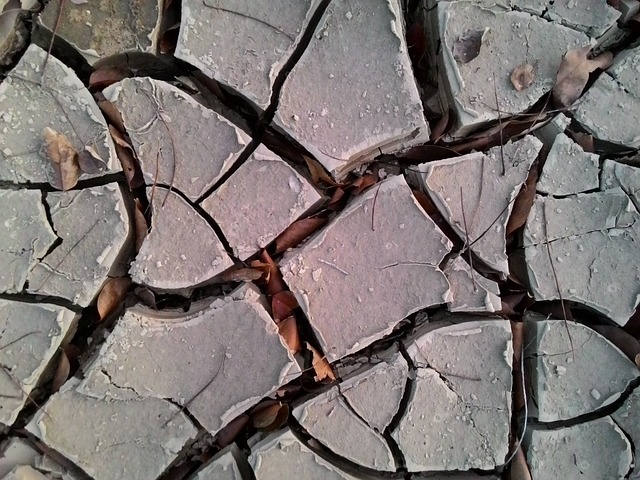 cracked-soil-g47e3ab166_640