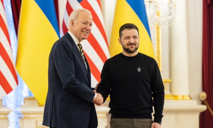 Група республіканців закликала Байдена припинити відправляти Україні зброю (ВІДЕО)