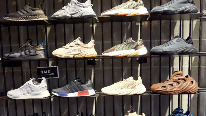 Adidas продаст несколько кроссовок Yeezy и пожертвует прибыль неправительственным организациям