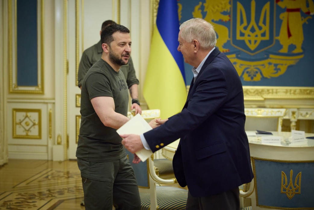 Сенатор Грэм заявил, что США должны поддержать Украину, чтобы избежать захвата Тайваня Китаем