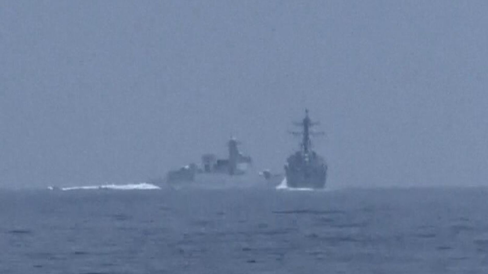 skynews-us-destroyer-chinese-warship_6178359