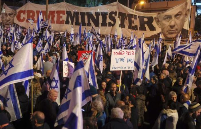 У Тель-Авіві знову масові протестували проти судової реформи