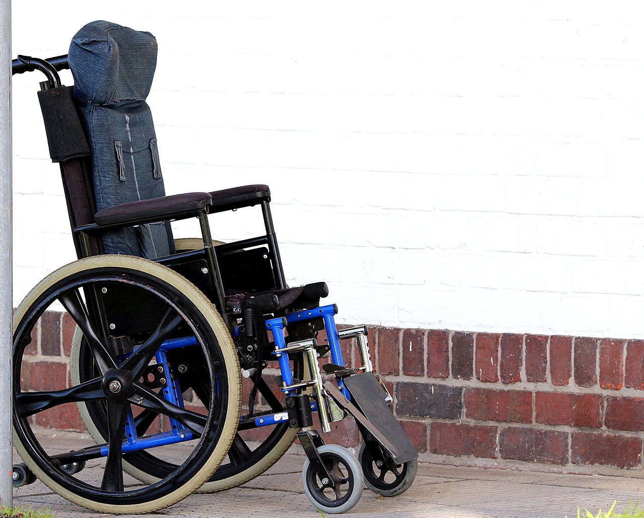 wheelchair-gfc02a43da_1280