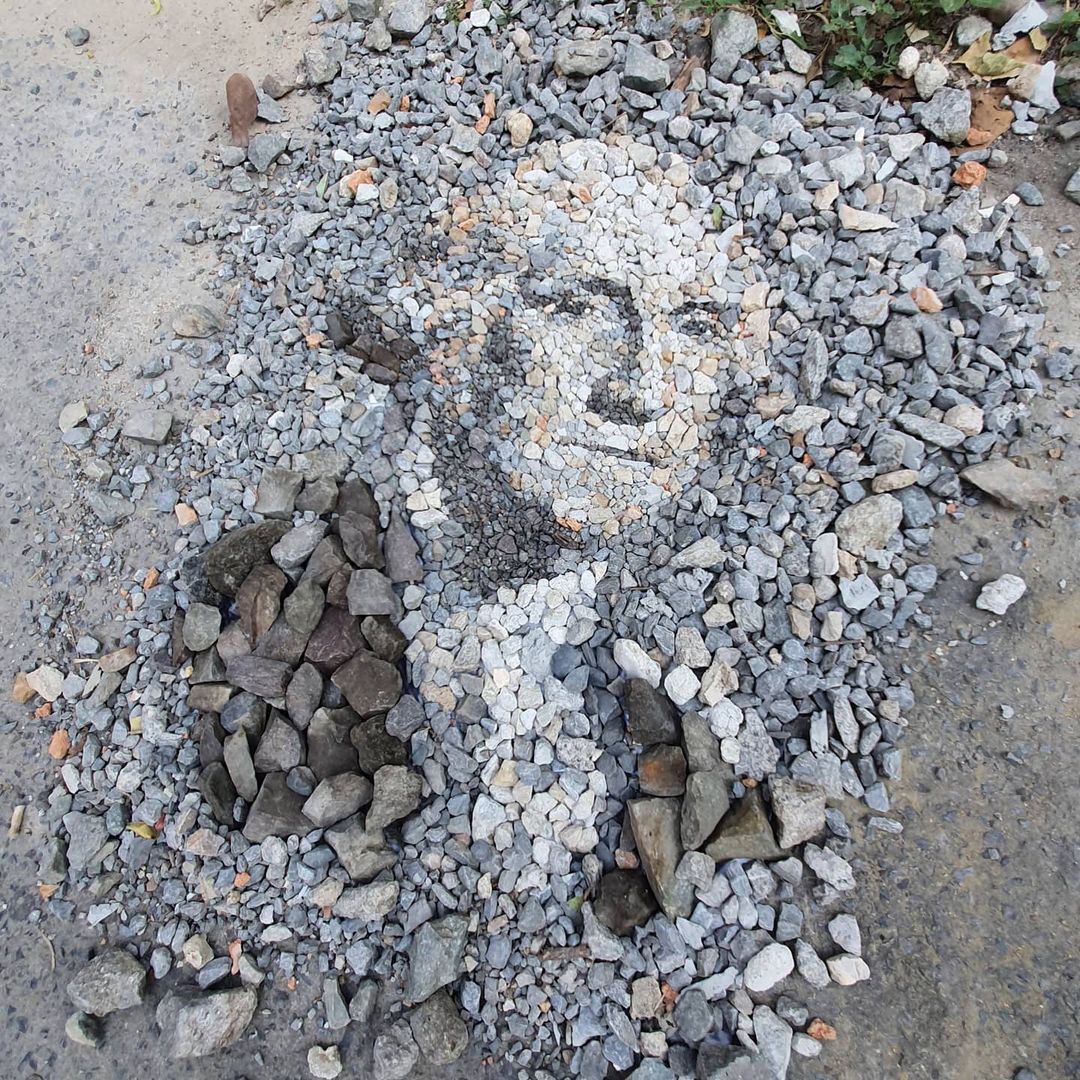 1_et-pebble-79564576978