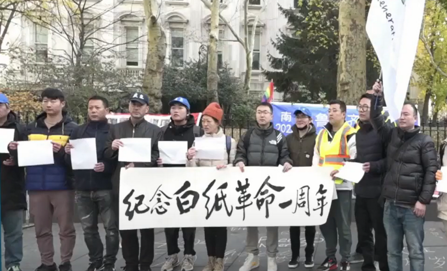 Митинг в Нью-Йорке по случаю годовщины движения “Белых листов”