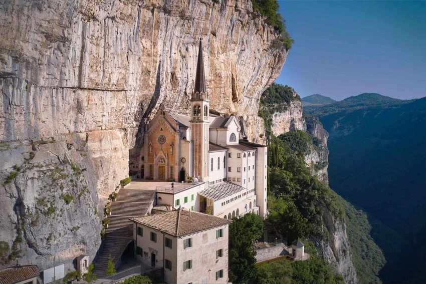 1_id5564840_458_007_656_madonna_sanct_italy_537_17_3478_1080x720