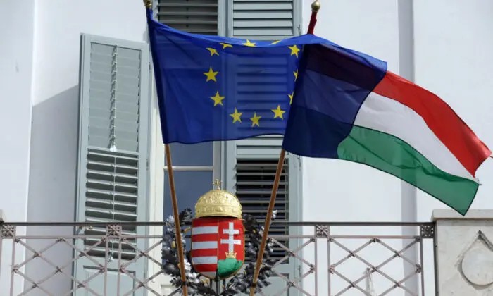 Парламент ЕС усиливает критику в адрес Венгрии в преддверии саммита по оказанию помощи Украине