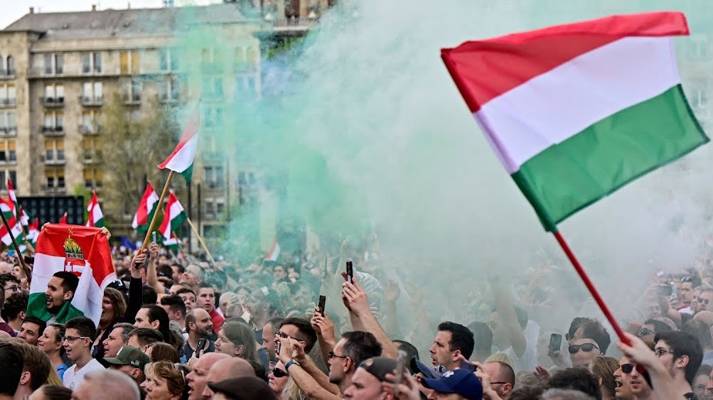 В Будапеште десятки тысяч человек вышли на демонстрацию против Орбана