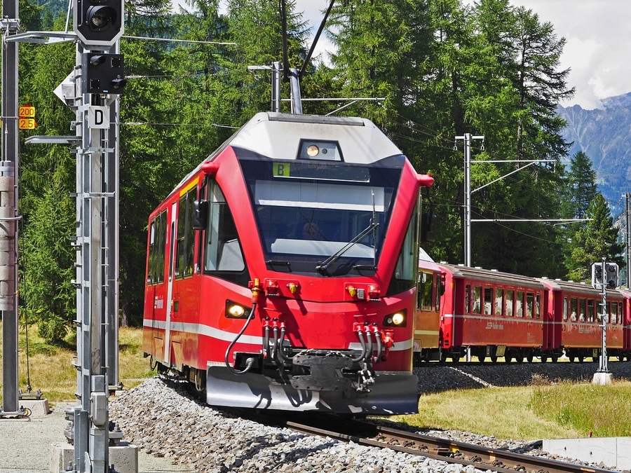 bernina-railway-4672890_1280