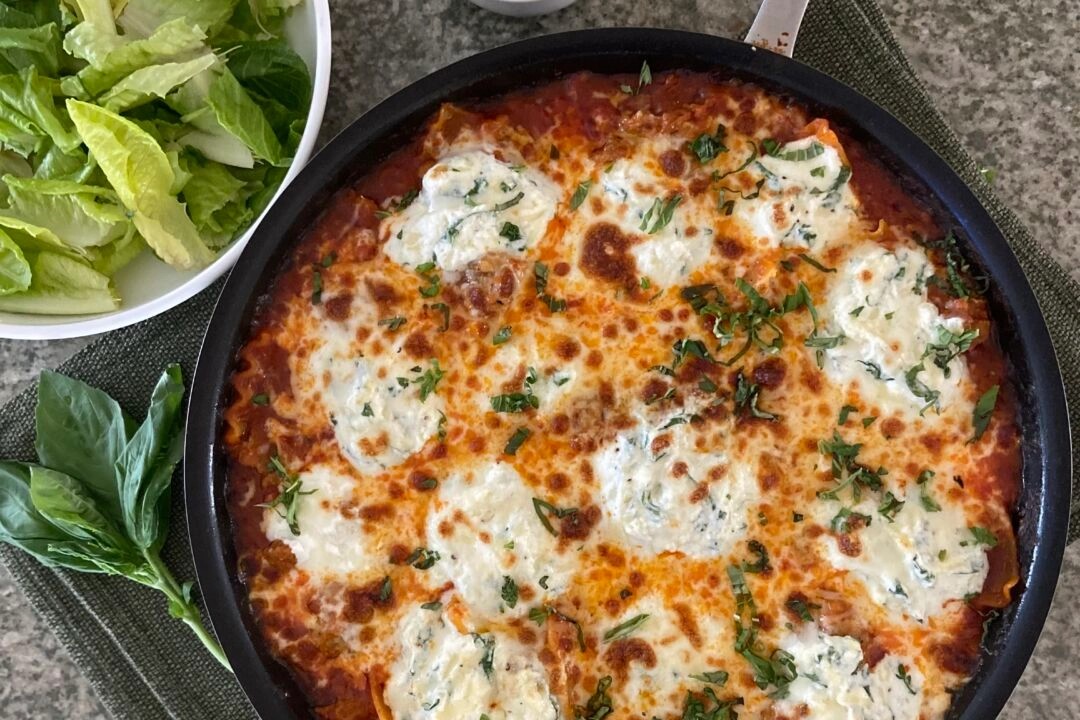 Макароны в сковороде — это вкусная еда, которую легко приготовить