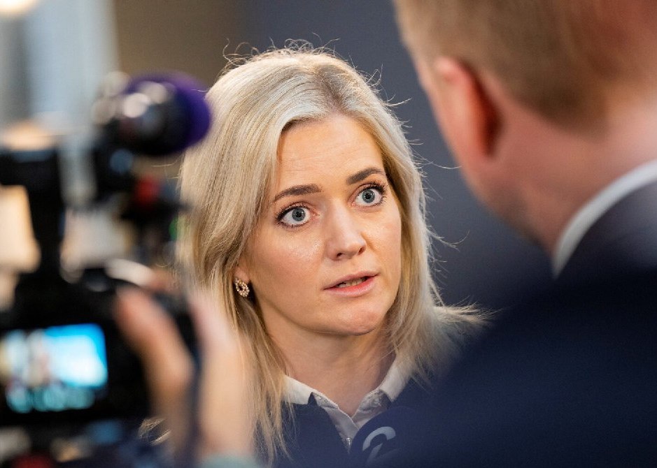 f8764fcc-beba-41b9-926c-18d5b7f09bf6