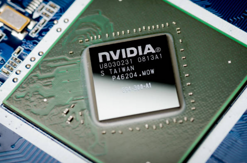 Задержка в разработке нового чипа искусственного интеллекта от Nvidia может повлиять на Microsoft, Google, Meta
